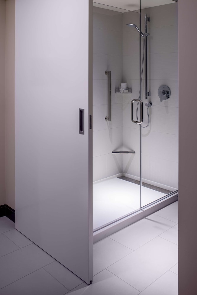 バスルームのシャワー