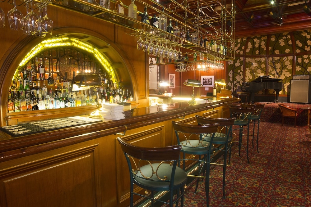 バー (施設内)
