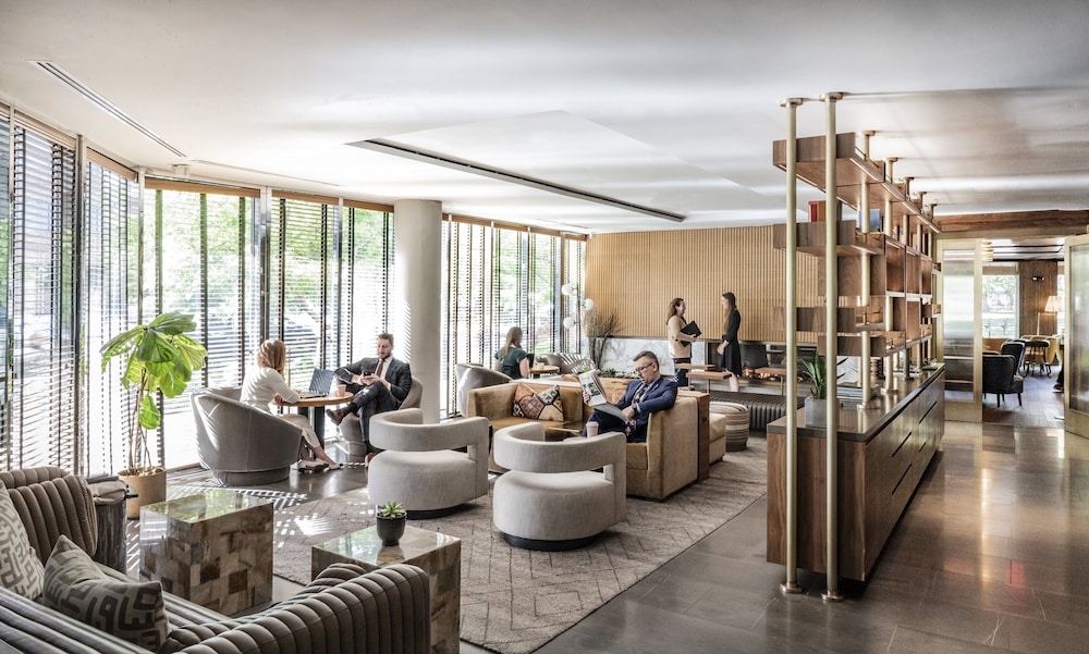 ロビー応接スペース