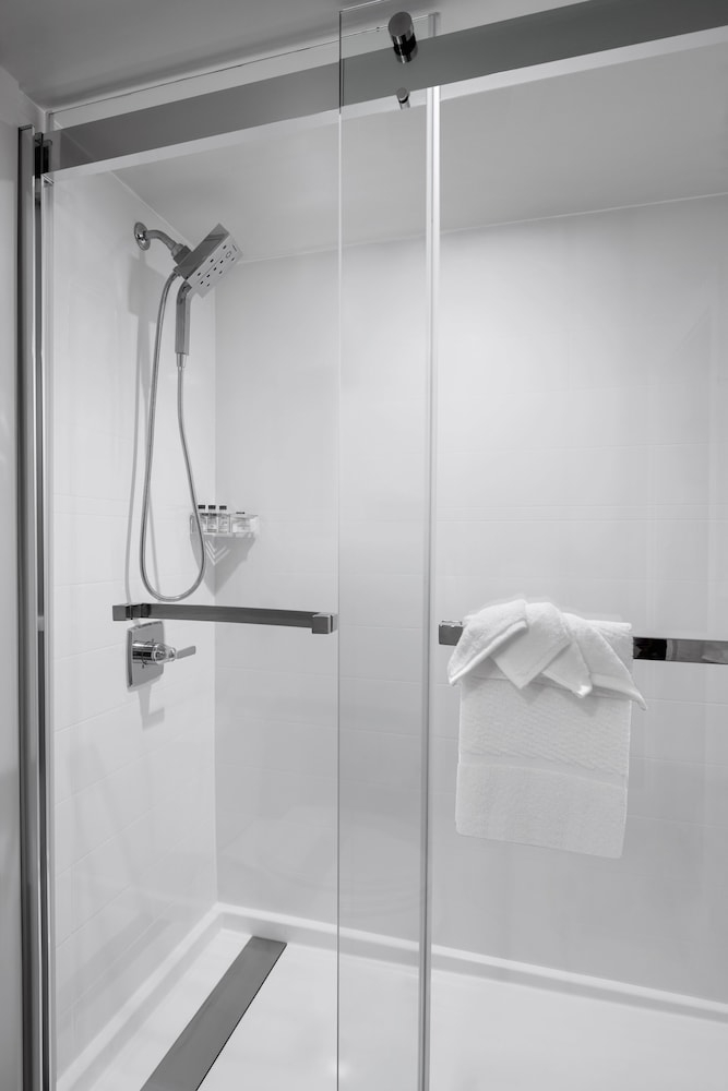 バスルームのシャワー