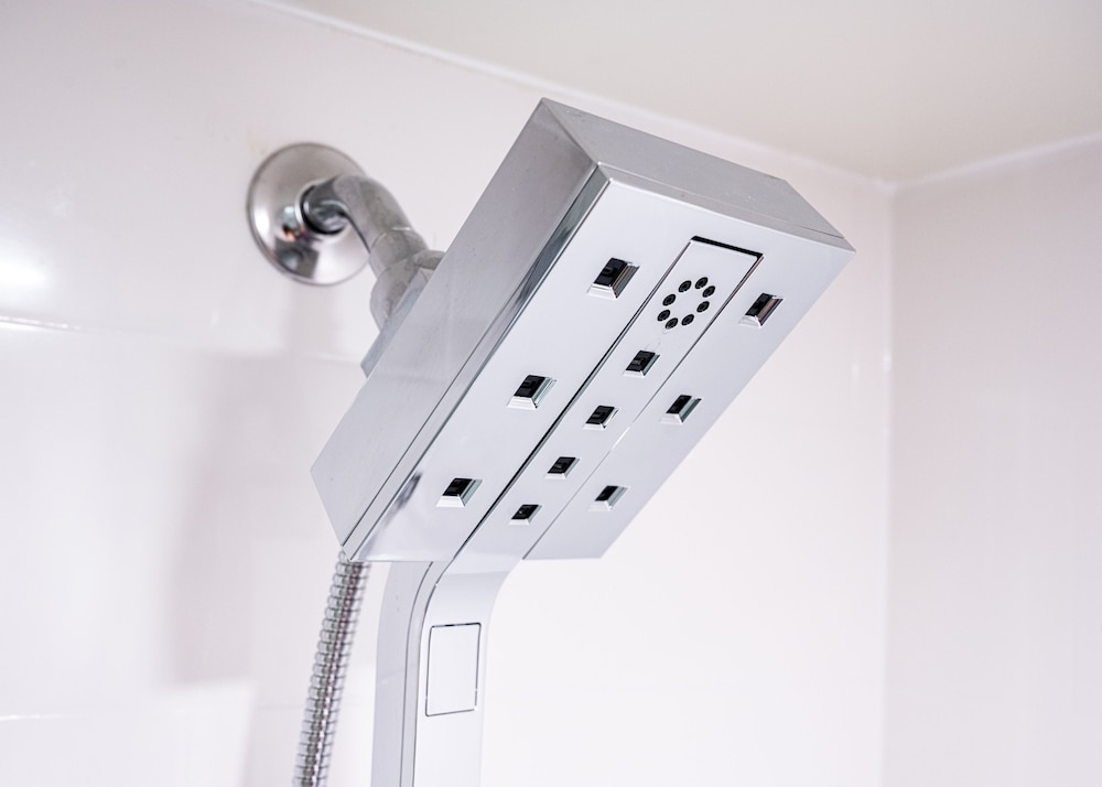 バスルームのシャワー