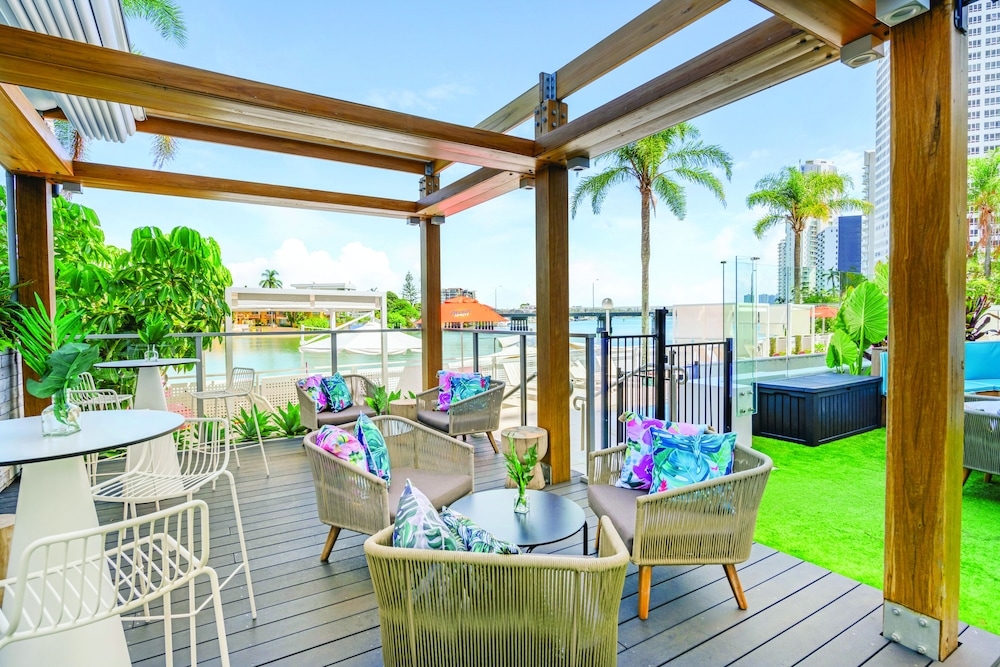 屋外ダイニングエリア