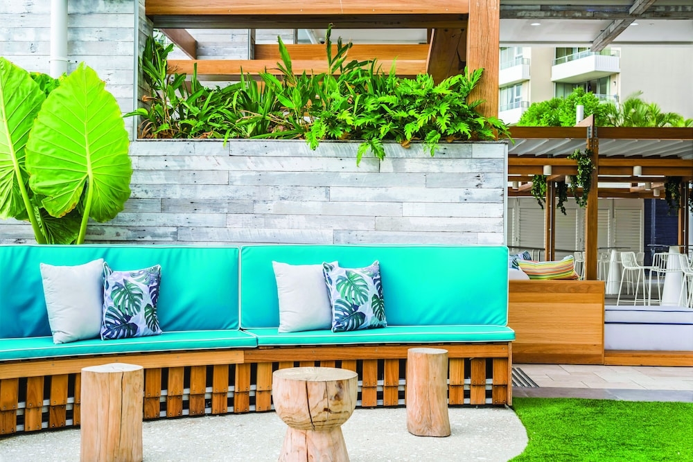 プールサイドバー