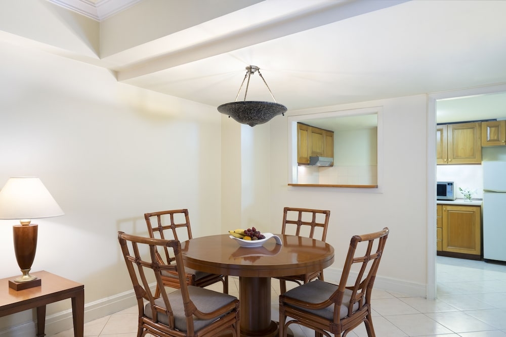 客室内のダイニングエリア