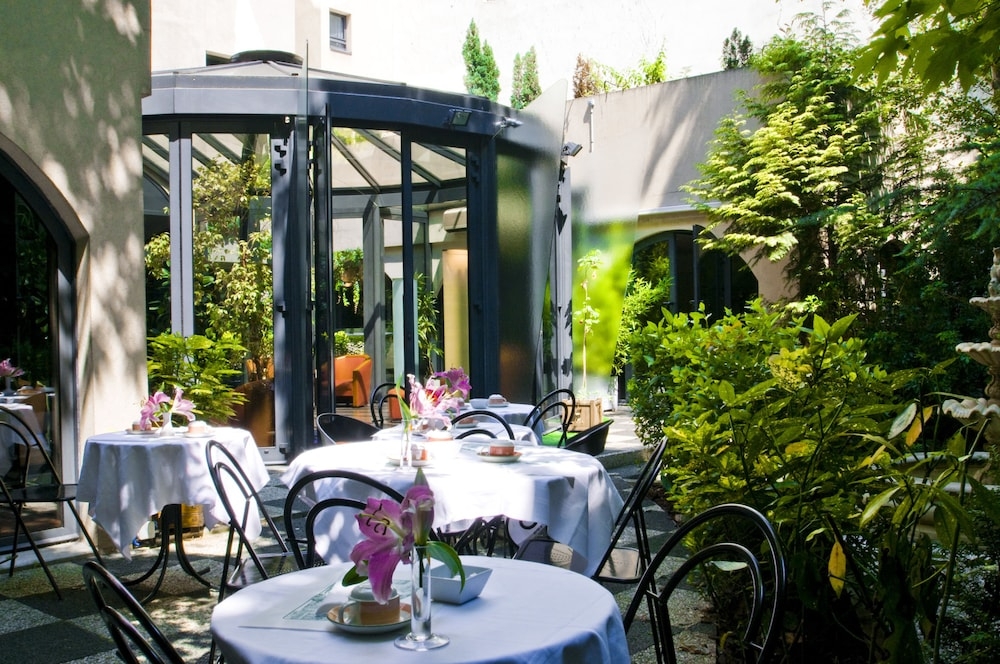 屋外ダイニングエリア