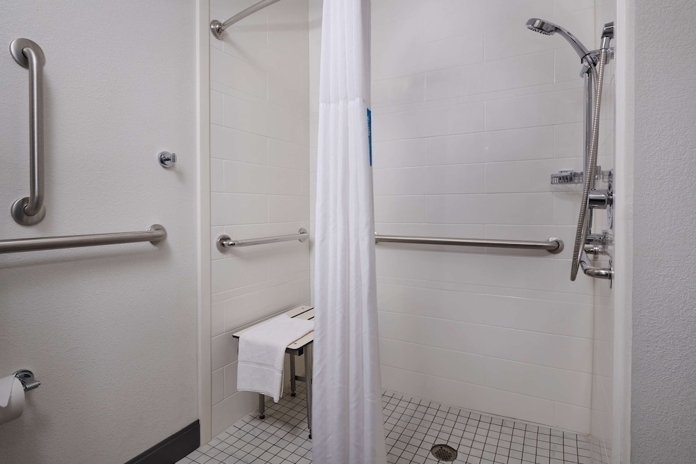 バスルームのシャワー