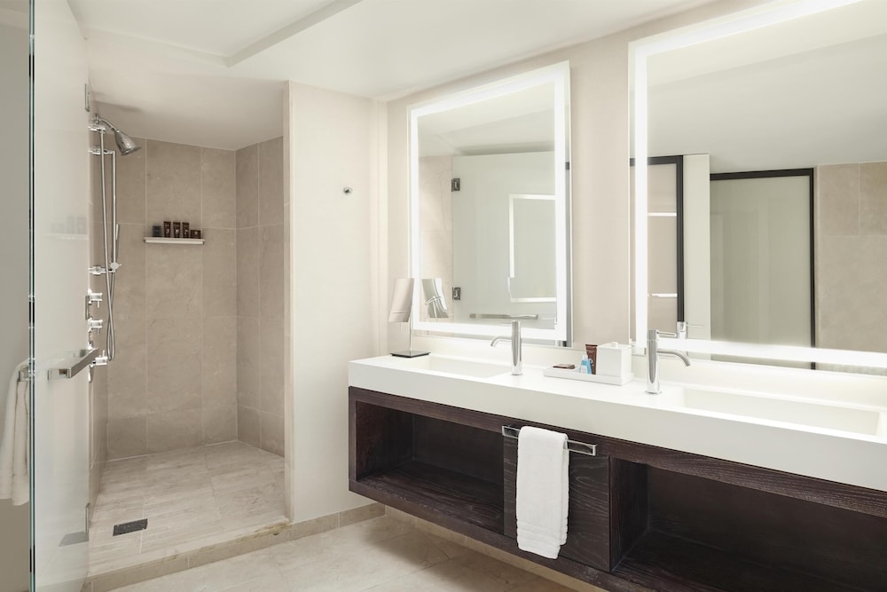 バスルームのシャワー