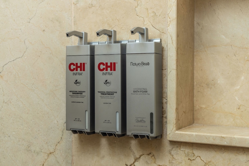 バスルームのシャワー