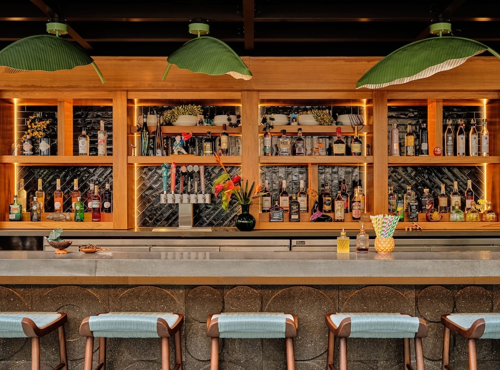 プールサイドバー