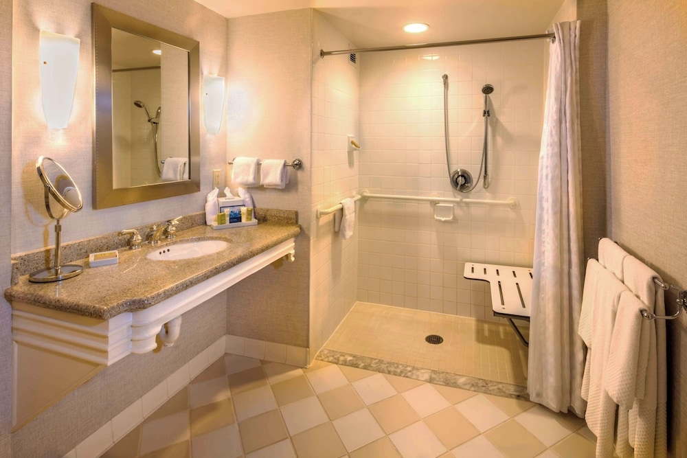 バスルームのシャワー