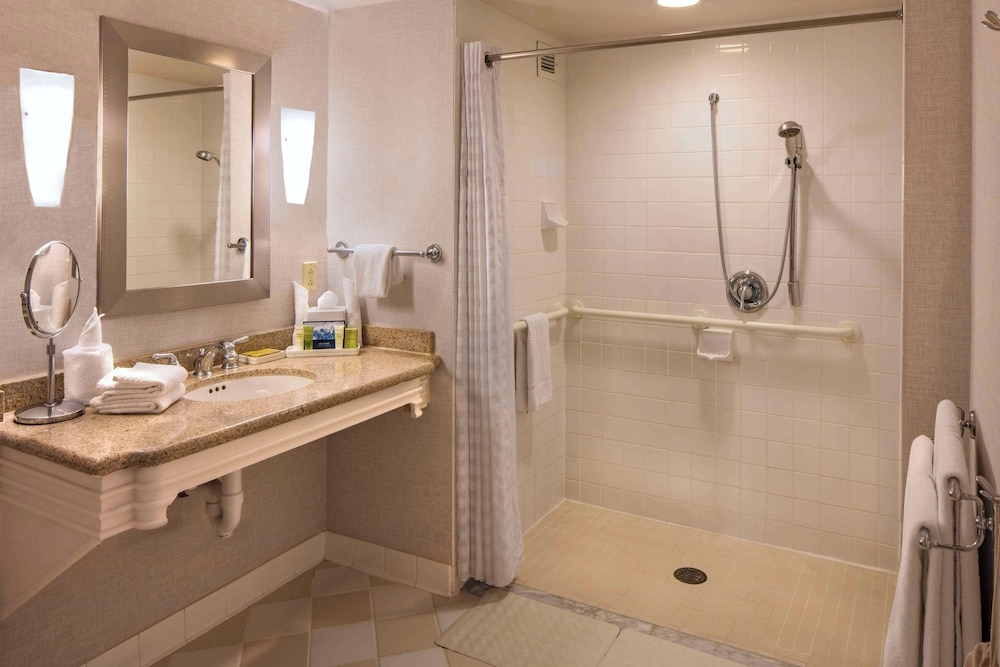 バスルームのシャワー