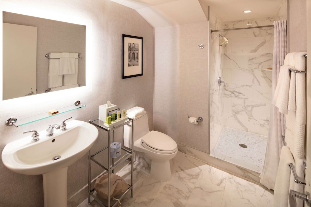 バスルームのシャワー