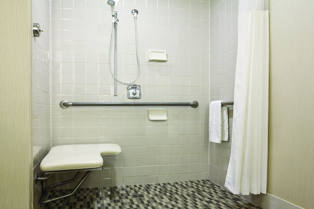 バスルームのシャワー