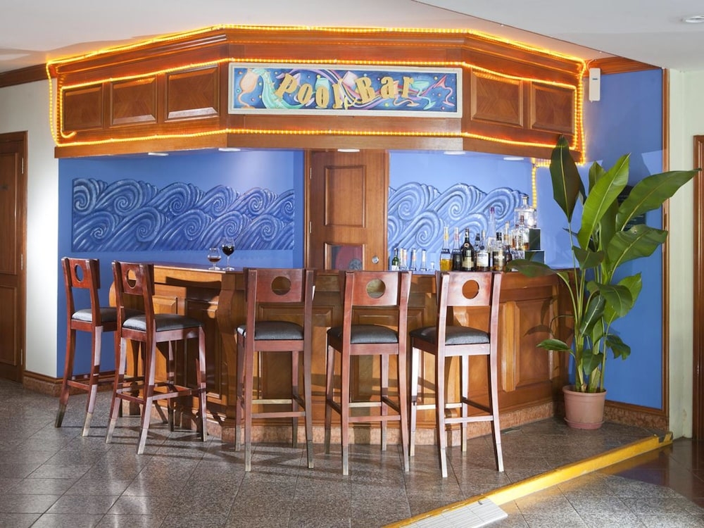 プールサイドバー