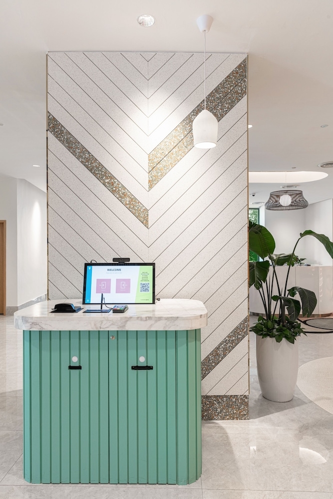 チェックイン / チェックアウト キオスク