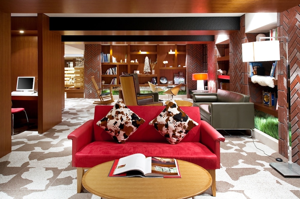 ロビー応接スペース