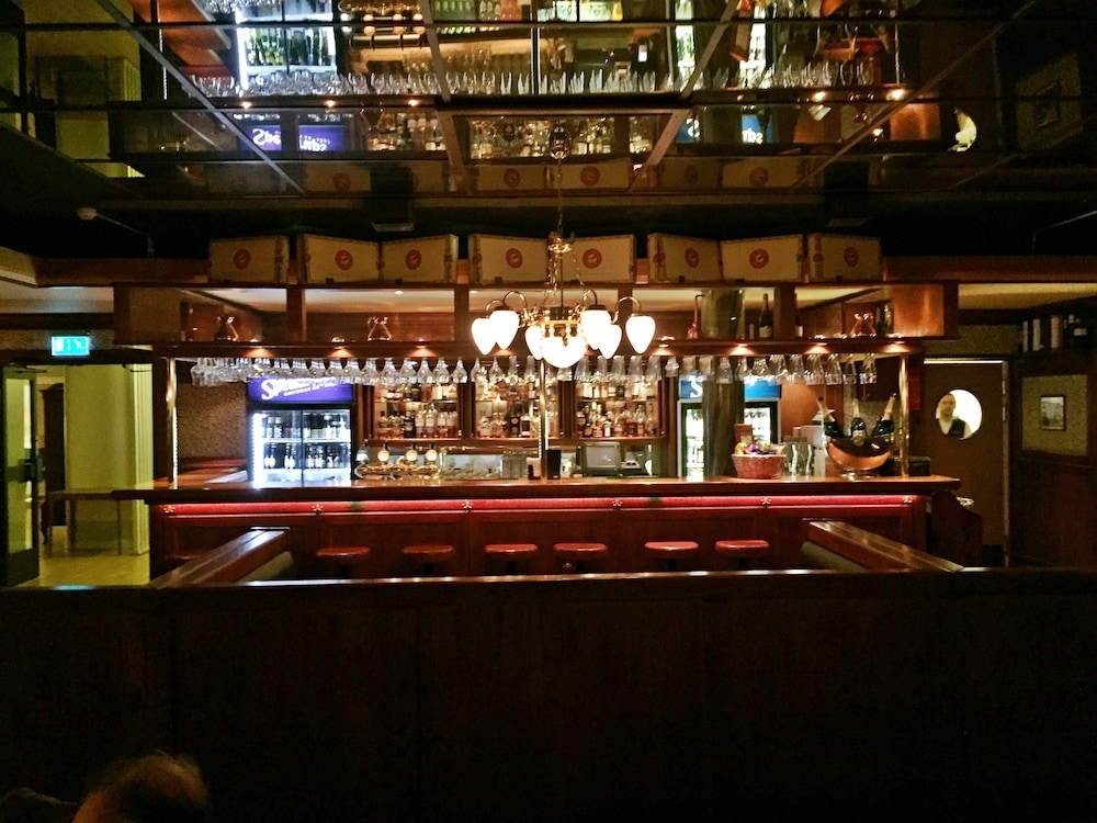 バー (施設内)