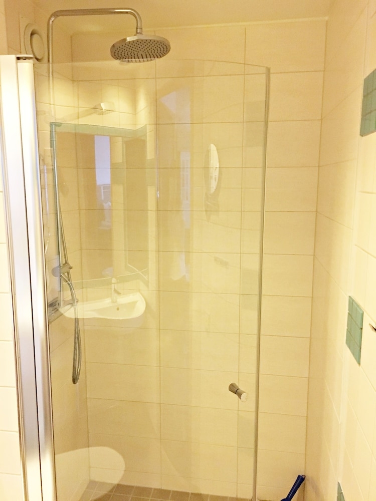 バスルームのシャワー