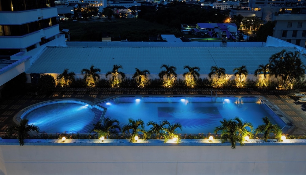 屋内 / 屋外プール