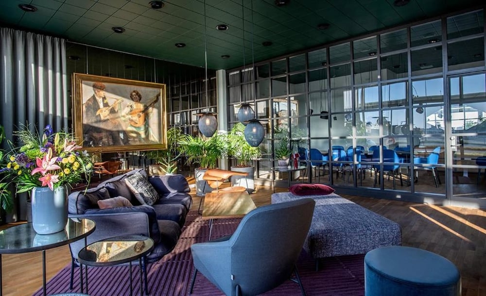 ロビーラウンジ