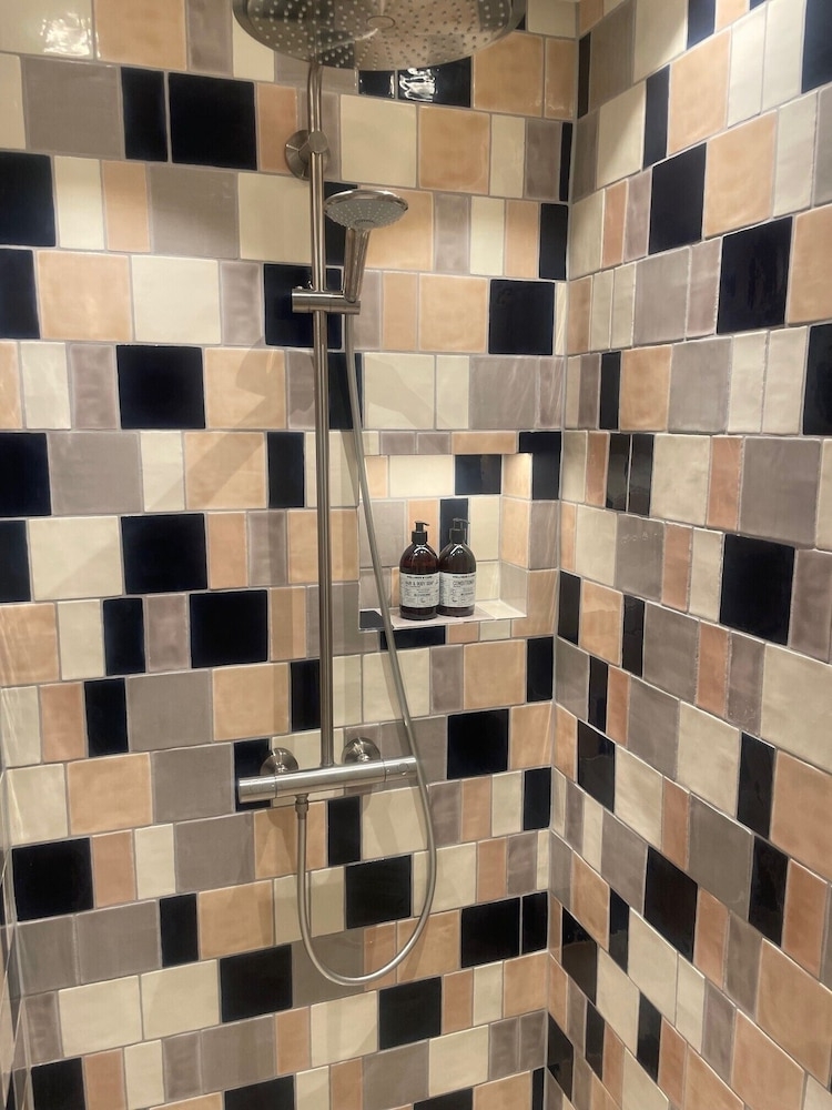 バスルームのシャワー