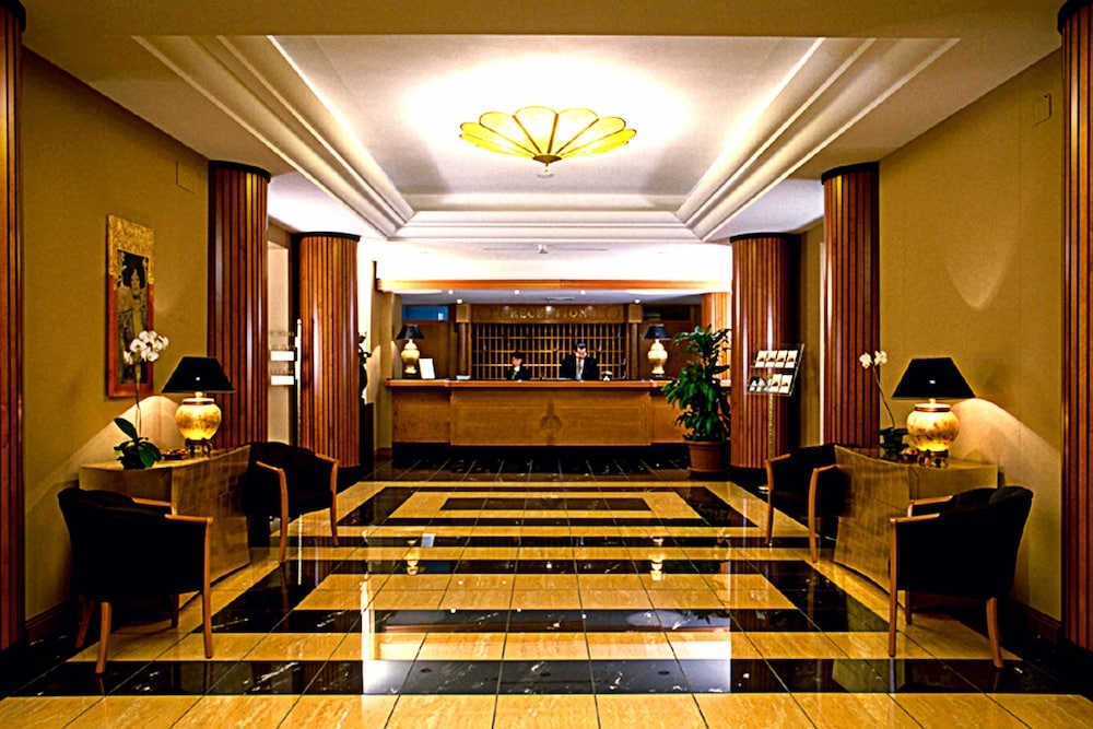 コンシェルジュ デスク