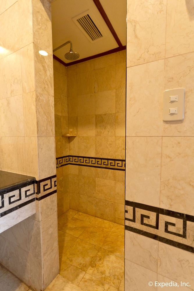 バスルームのシャワー