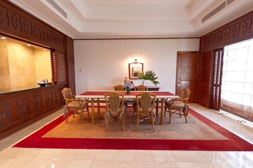 客室内のダイニングエリア