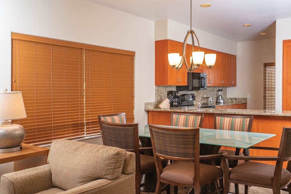 客室内のダイニングエリア