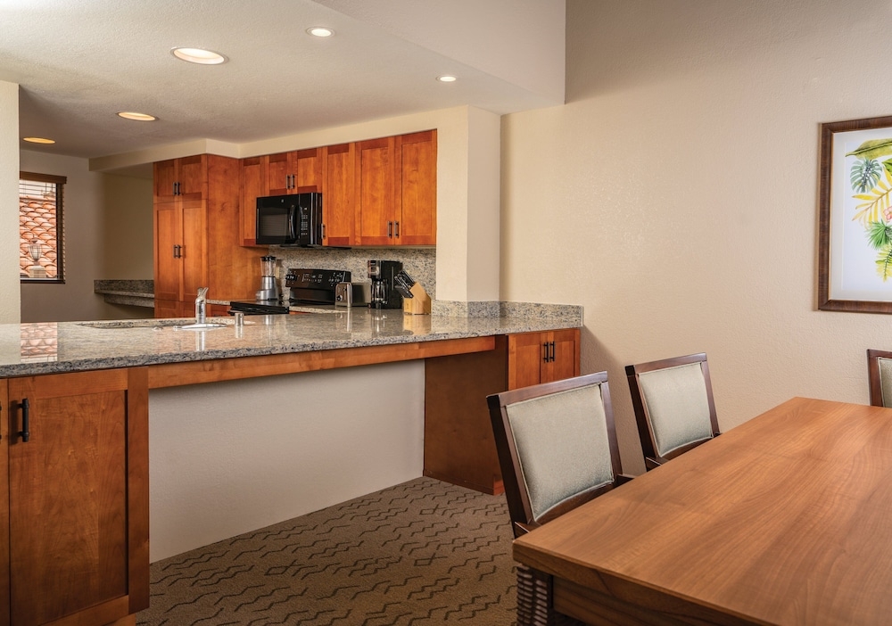 客室内のダイニングエリア