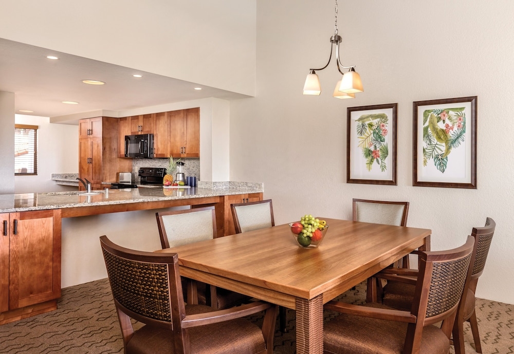 客室内のダイニングエリア