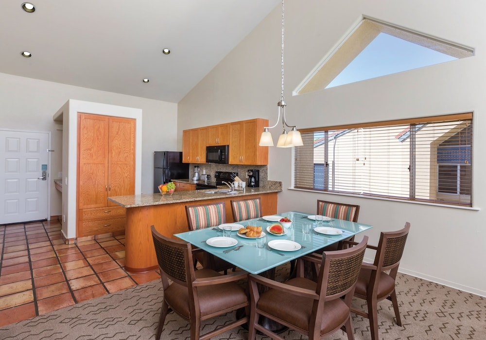 客室内のダイニングエリア