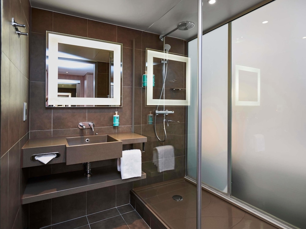 バスルームのシャワー