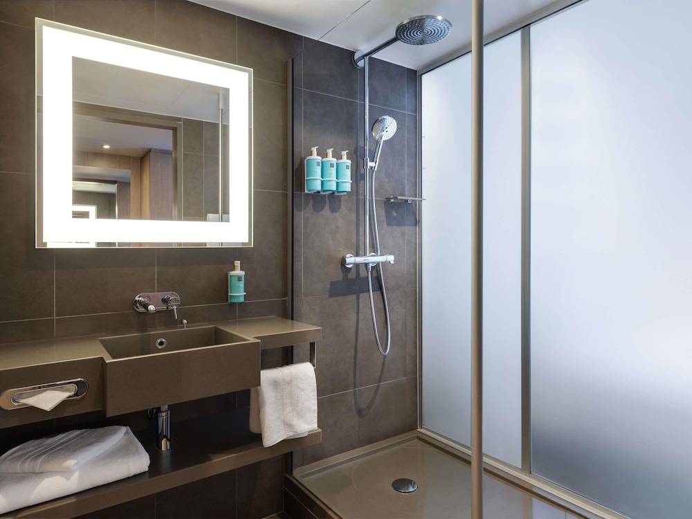 バスルームのシャワー