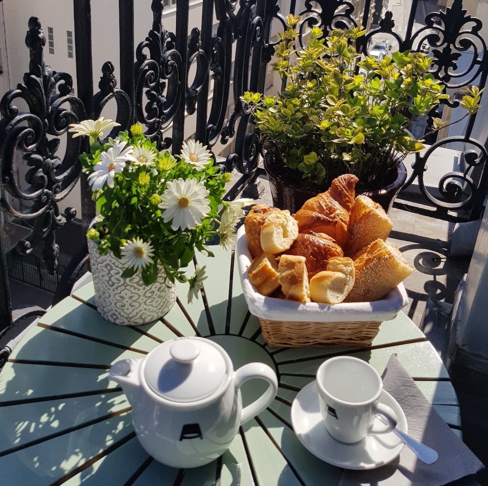 客室内のダイニングエリア