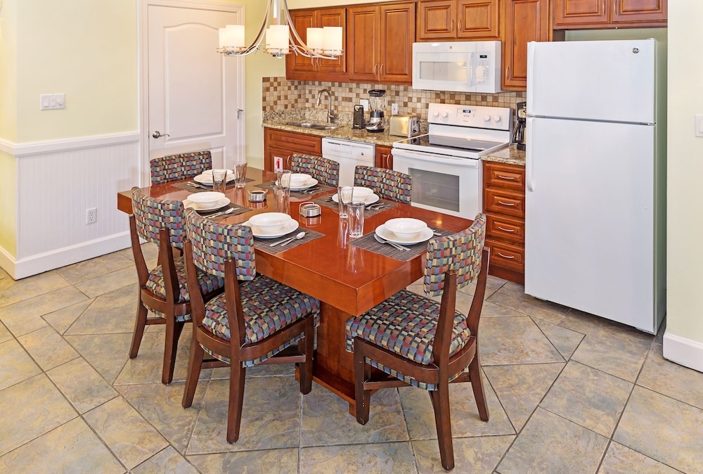 客室内のダイニングエリア