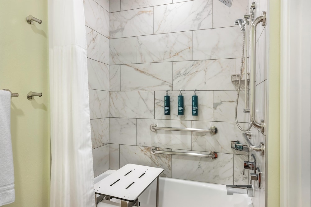 バスルームのシャワー