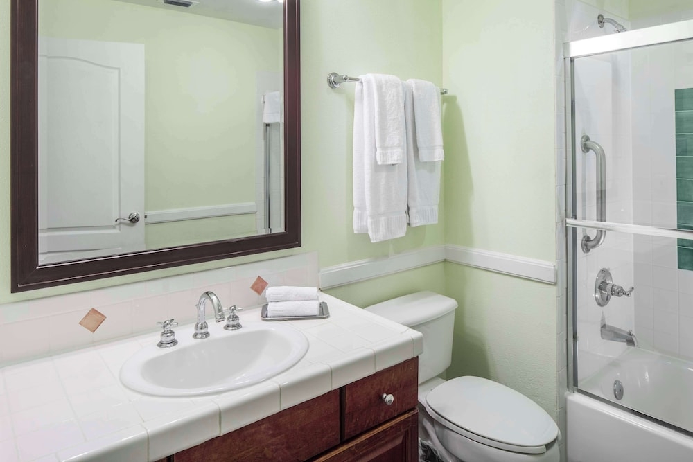 バスルームのシャワー