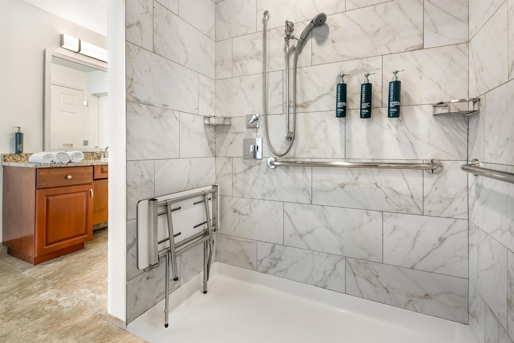 バスルームのシャワー