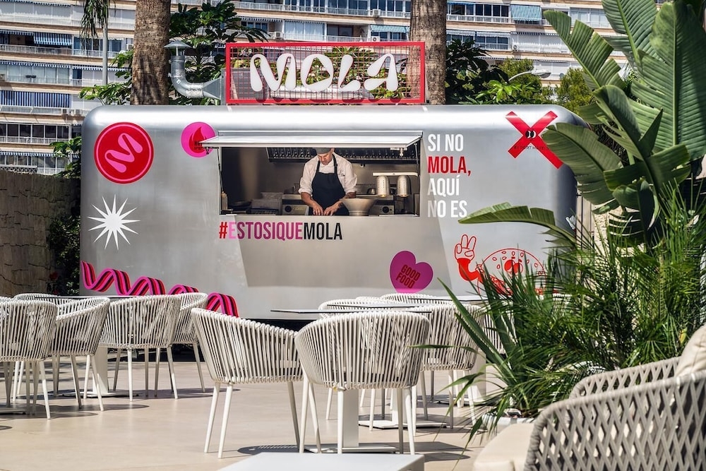 屋外ダイニングエリア