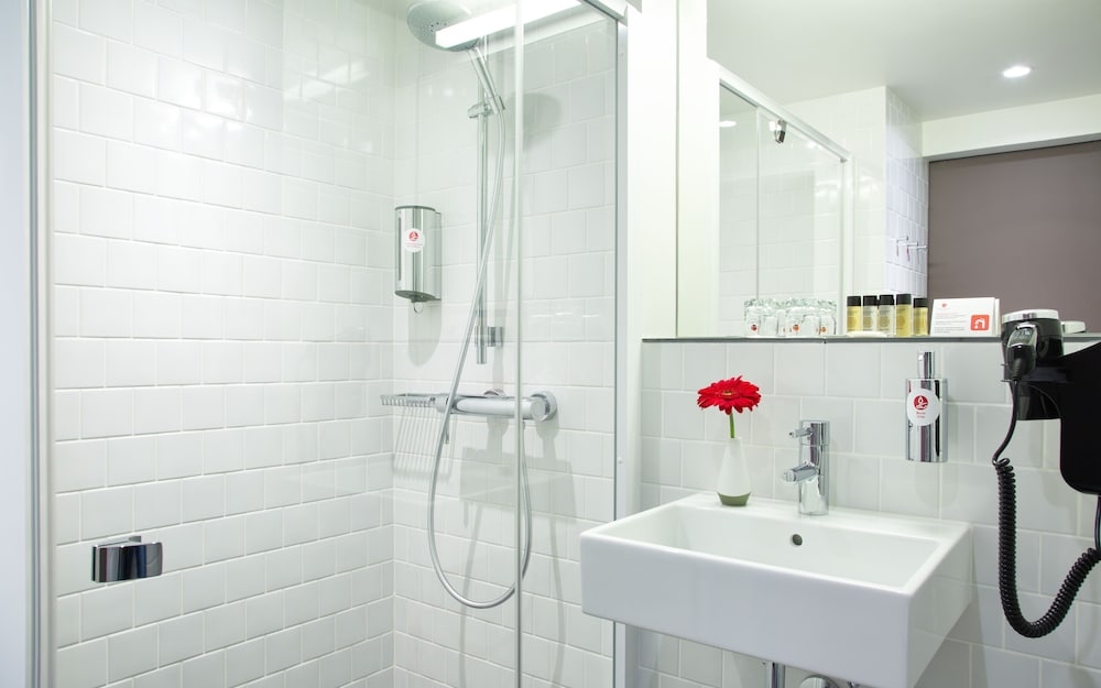 バスルームのシャワー