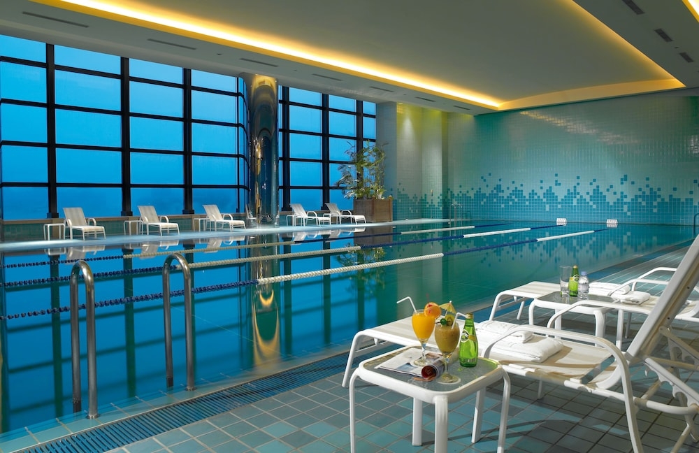 屋内 / 屋外プール