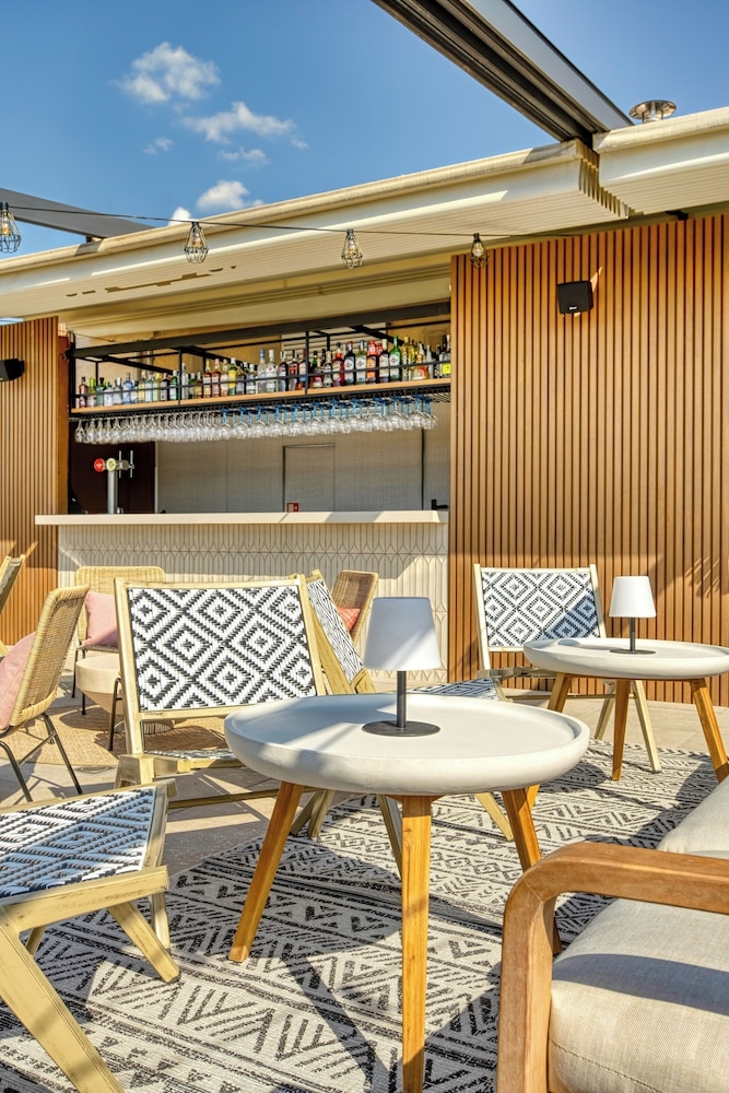 プールサイドバー