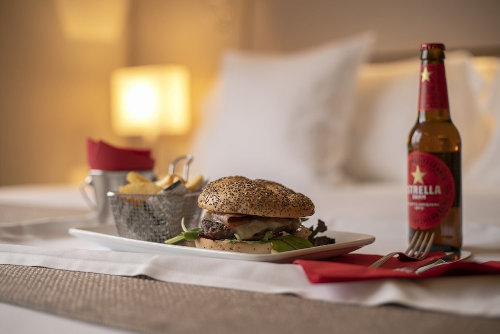 客室内のダイニングエリア