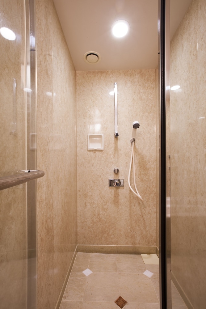 バスルームのシャワー