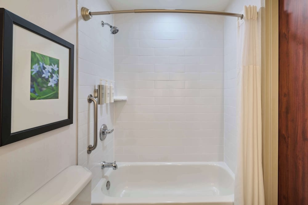 バスルームのシャワー