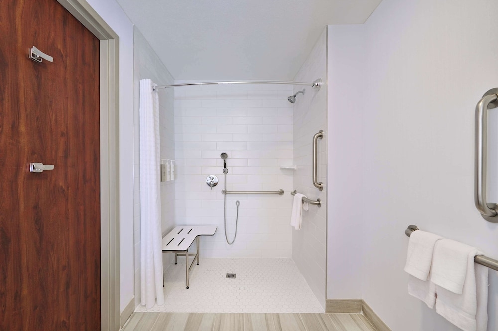 バスルームのシャワー