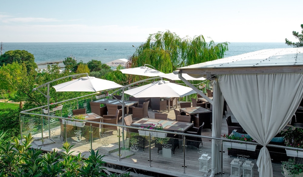 屋外ダイニングエリア