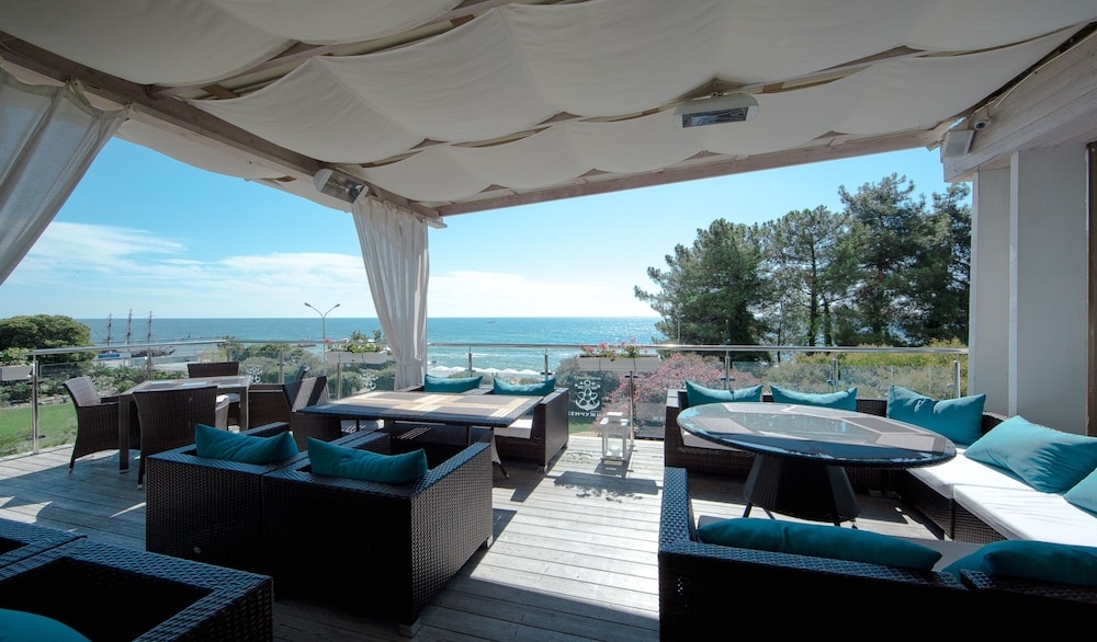 屋外ダイニングエリア