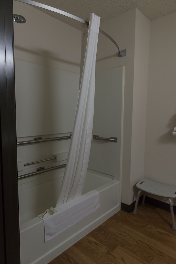 バスルームのシャワー